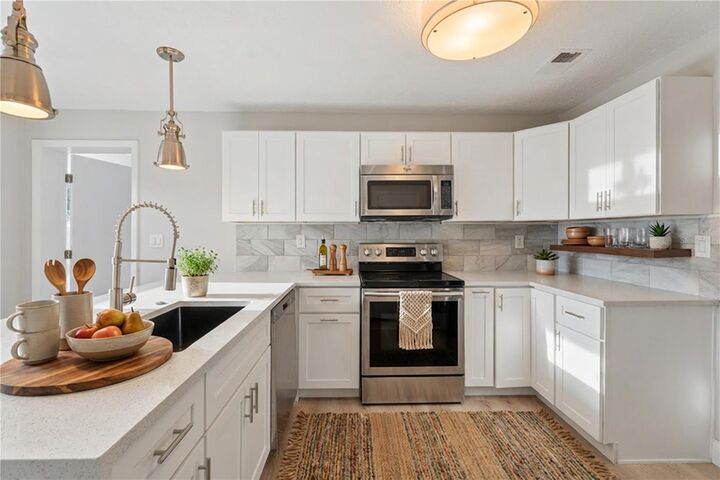 Property Photo:  2105 9th Street NE  FL 33881 