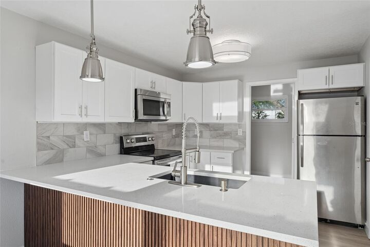 Property Photo: 2105 9th Street NE FL 33881