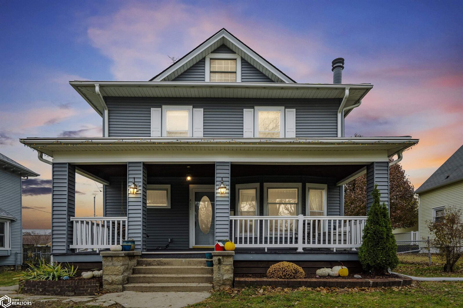 Property Photo:  411 Park Street  IA 50158 