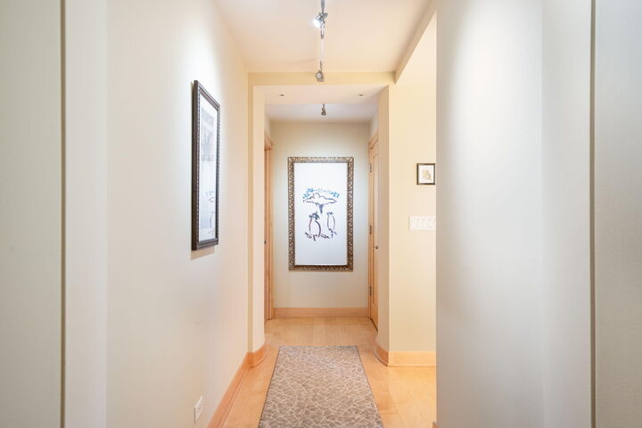 Property Photo: 929 N Astor St 2407 WI 53202