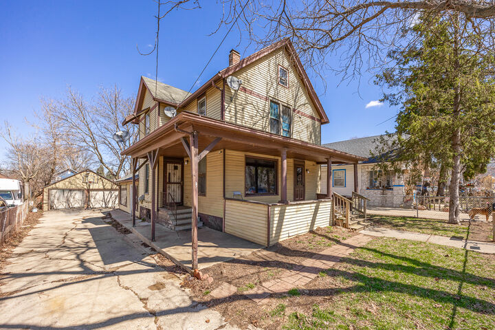 Property Photo:  820 Spring Street  IL 60506 