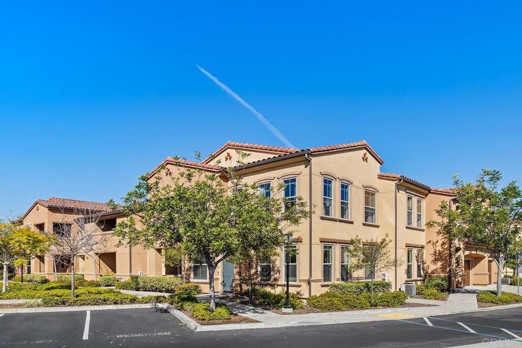 Property Photo:  11130 Taloncrest Way Unit 11  CA 92126 