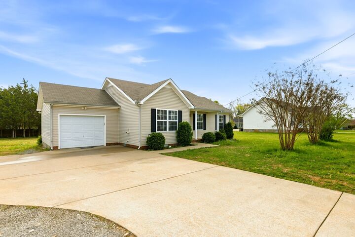 Property Photo:  1987 Gateland Dr  TN 37127 