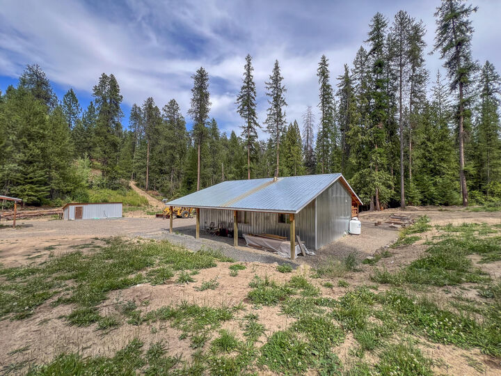 Property Photo:  3402 Larkspur Way  WA 99141 