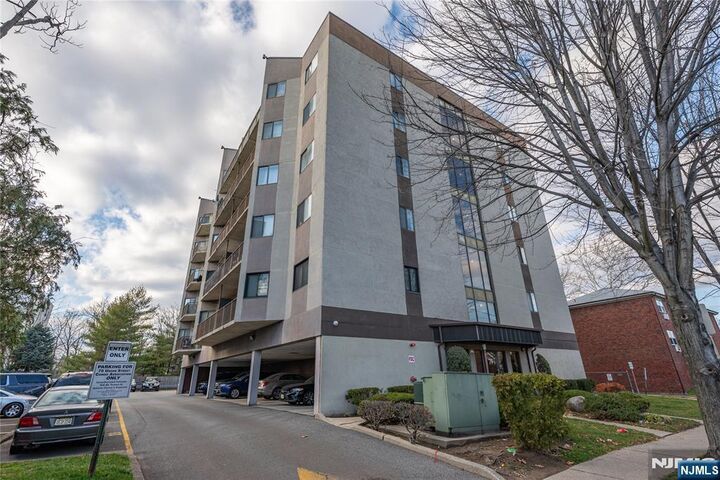 Property Photo:  75 Union Street 5E  NJ 07601 