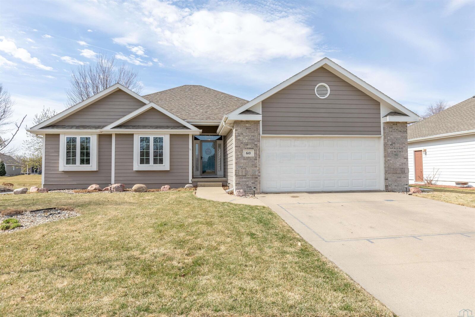 Property Photo:  610 Prairie Blvd  SD 57049 