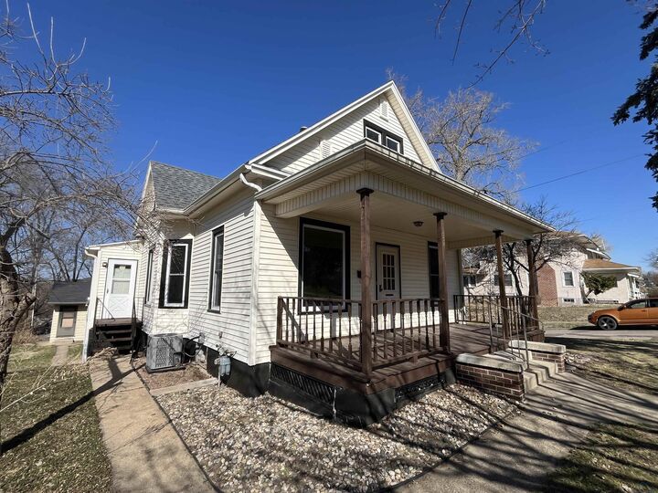 Property Photo:  3339 Nebraska Street  IA 51104 