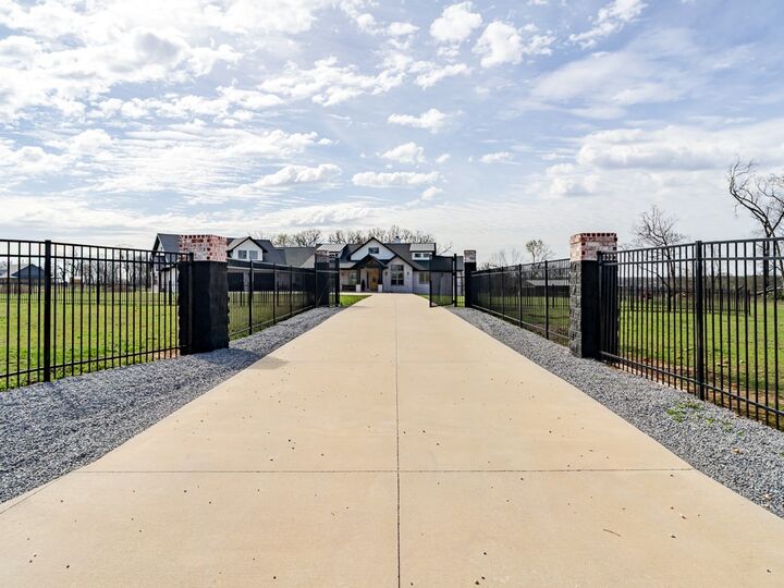 Property Photo: 13989 Shady Acres Road AR 72713