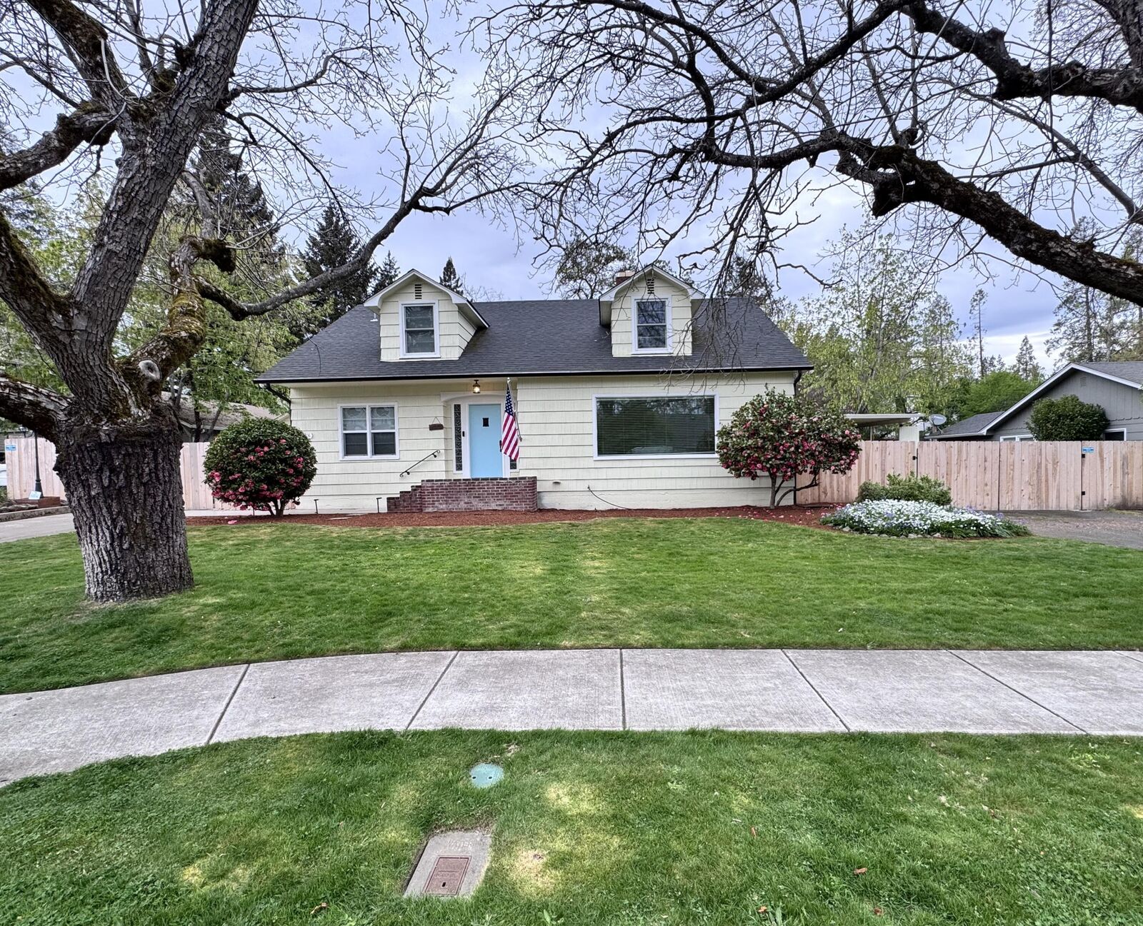 Property Photo:  736 NW 3rd Street  OR 97526 