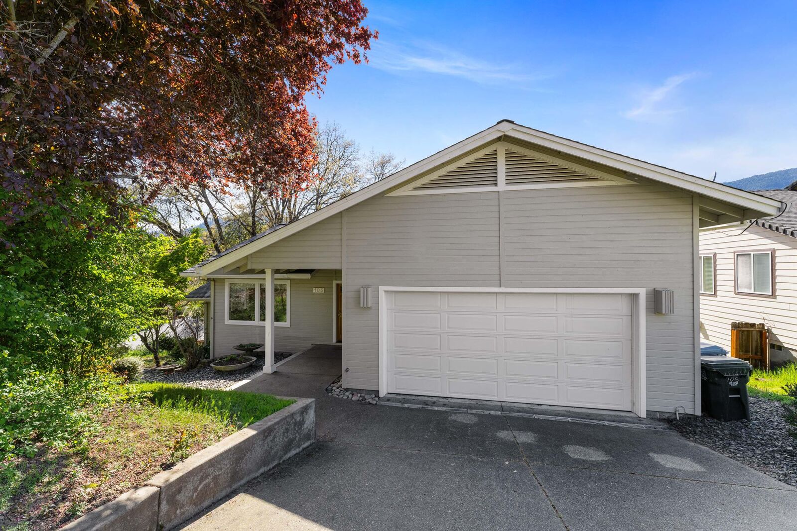 Property Photo: 105 Cedar Ridge Terrace OR 97537