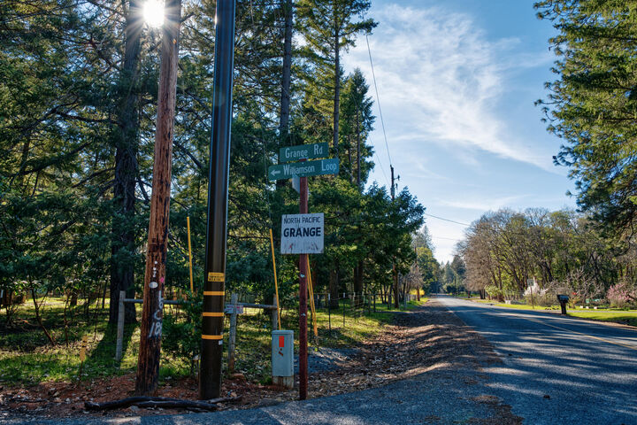 Property Photo:  389 Boyer Road  OR 97526 