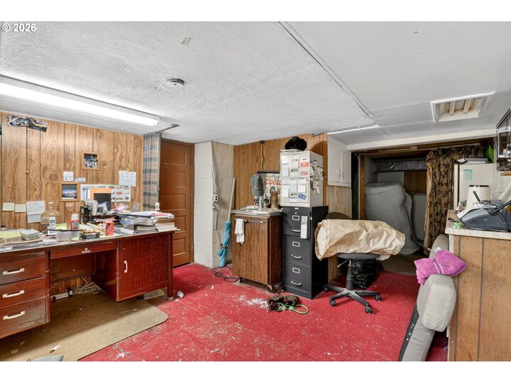 Property Photo:  5829 SE Boise St  OR 97206 