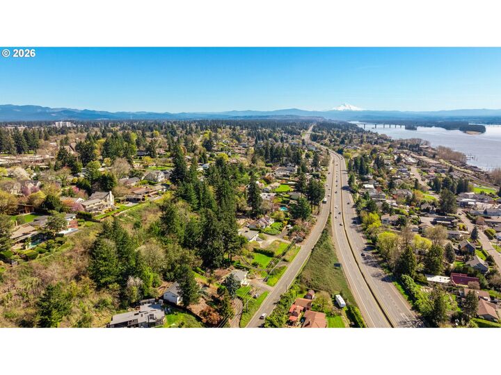 Property Photo:  6108 E Evergreen Blvd B  WA 98661 