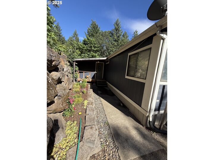 Property Photo:  590 NE Spring St  WA 98672 