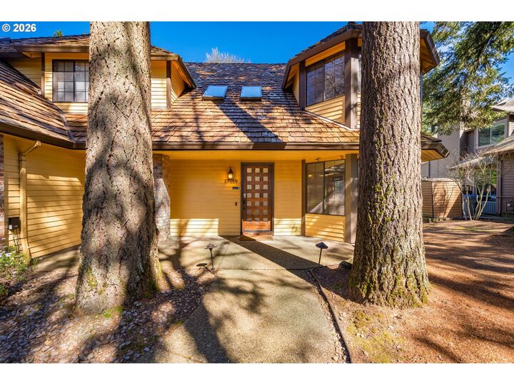 Property Photo: 17019 SW Rivendell Dr OR 97224