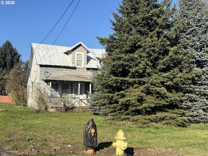 Property Photo:  210 6th St  OR 97101 