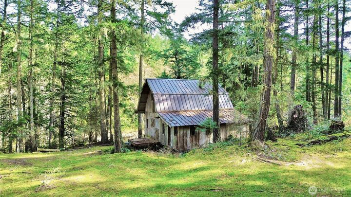 Property Photo: 48 Copper Hill Lane WA 98286