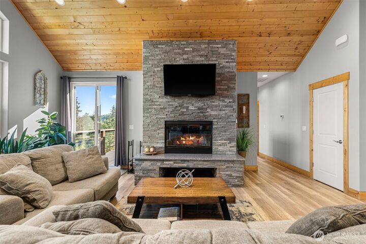Property Photo:  6827  Forest Ridge Drive  WA 98801 