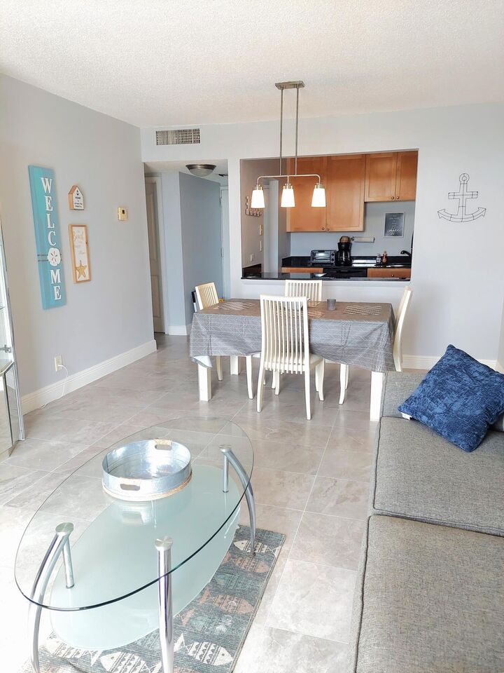 Property Photo:  1830 Embassy Drive 605  FL 33401 