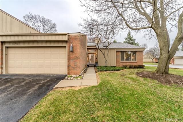 Property Photo: 36713 Tanglewood Lane MI 48331