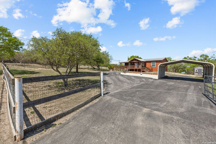 Property Photo:  960 County Road 4511  TX 78861 