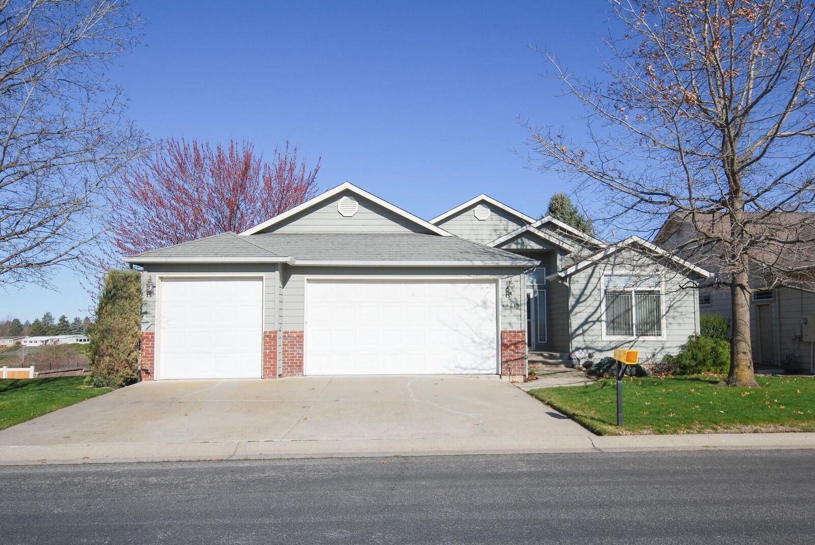 Property Photo: 19215 E Riverwalk Ln WA 99016