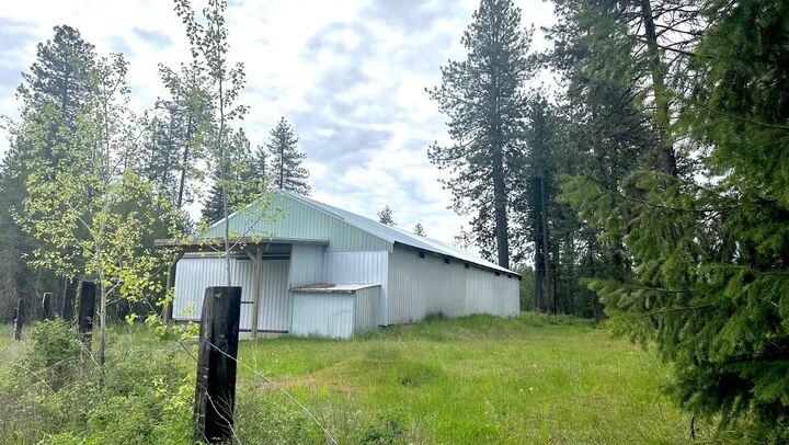 Property Photo:  2111 W Mason Rd  WA 99006 