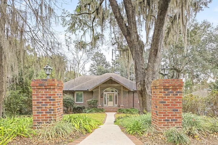 Property Photo: 2557 Noble Drive FL 32308