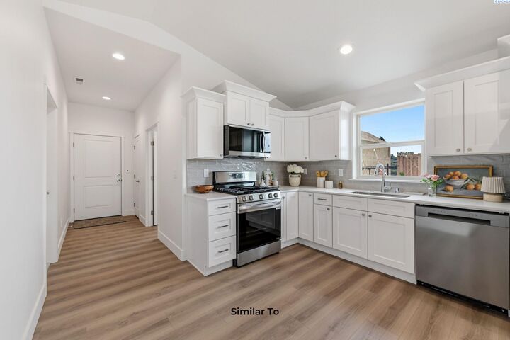 Property Photo:  222 N Dewberry Pl  WA 99336 