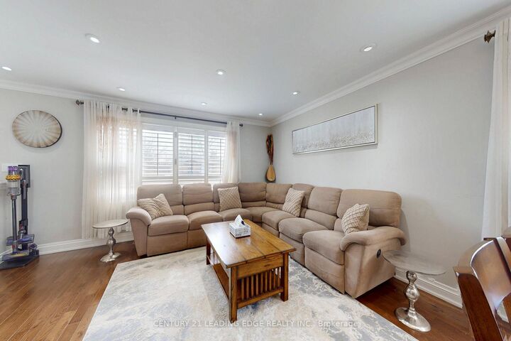 Property Photo: 27 Archwood Crescent ON M1R 3M1