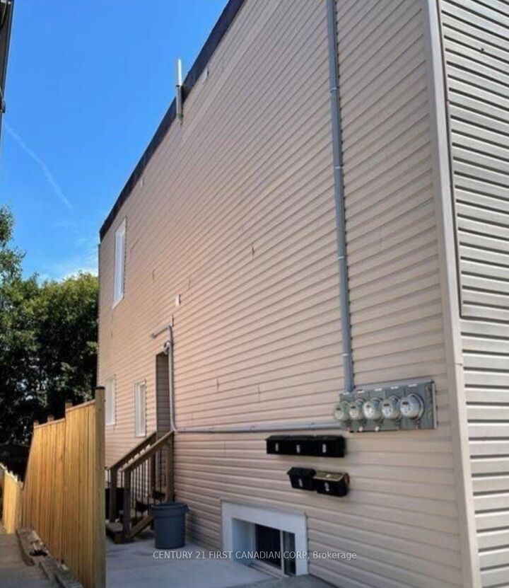 Property Photo: 20 Adelaide Street S ON N5Z 3J8