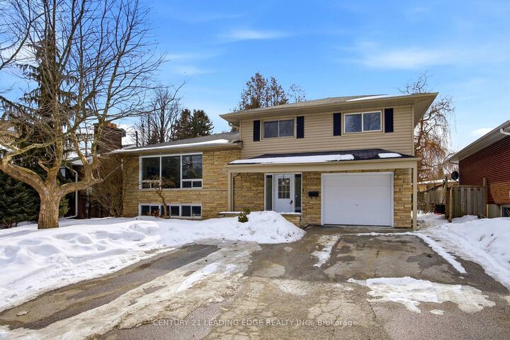 Photo de la propriété:  532 Park Road N  ON L1J 4M7 