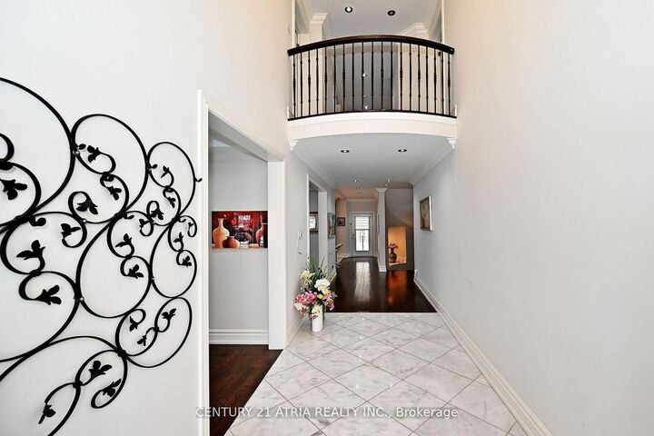 Photo de la propriété: 350 Queen Mary Drive ON L6K 3L8