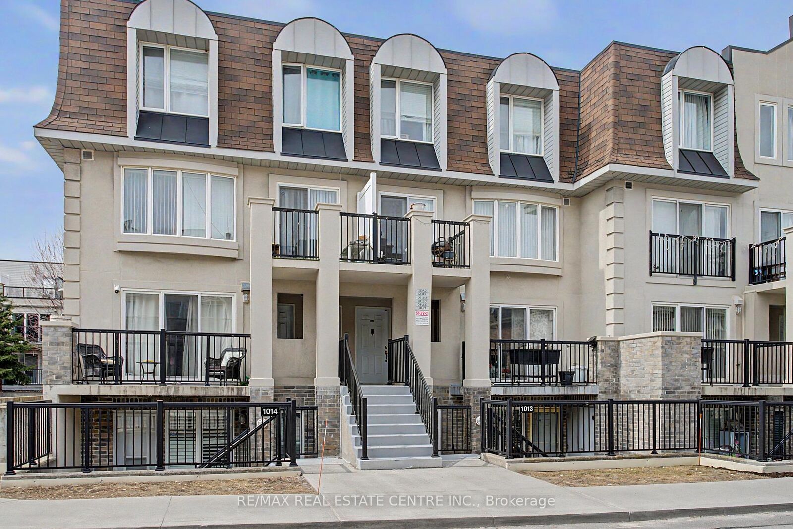 Property Photo: 85 George Appleton Way 1013 ON M3M 0A2