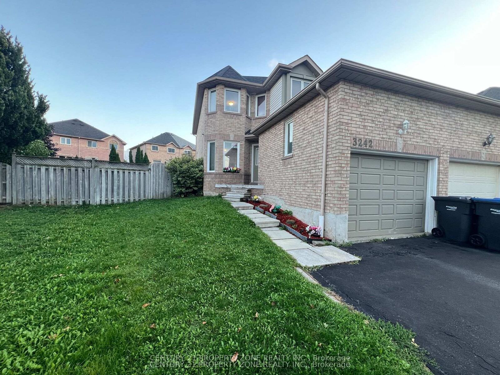 Property Photo: 3242 Tortola Court ON L5N 7C4