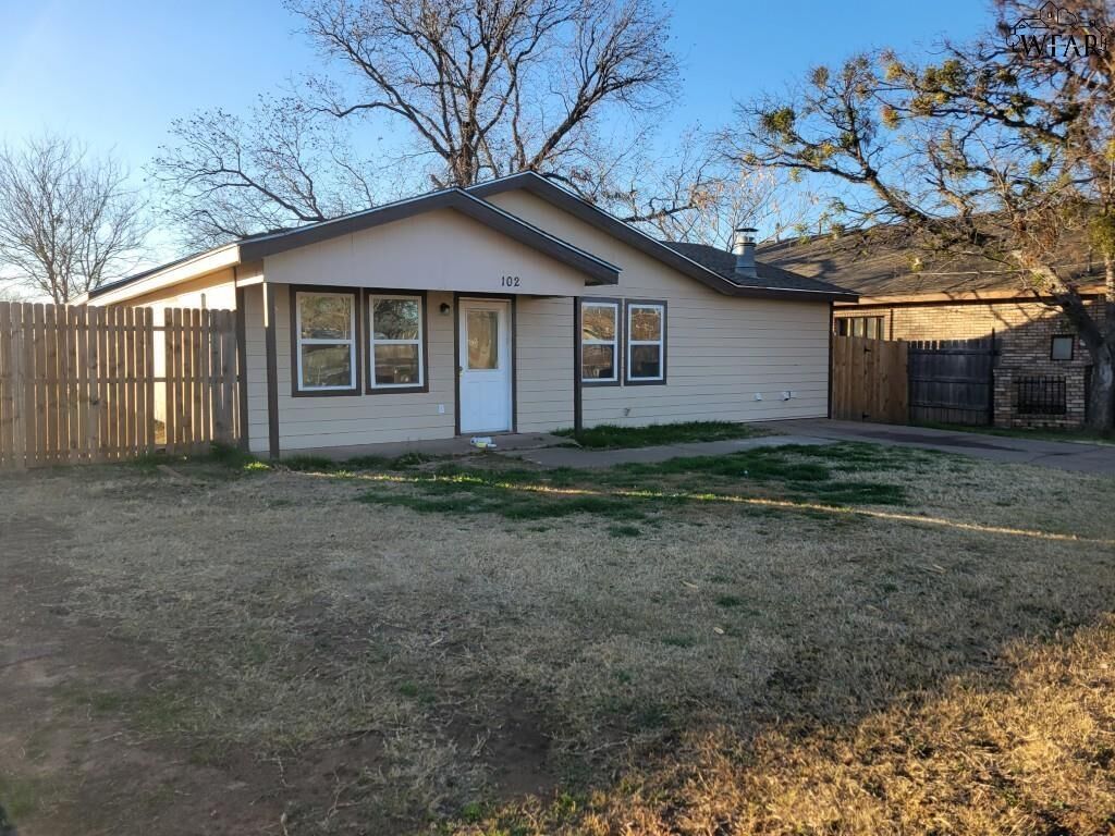 Property Photo:  102 Paradise Street  TX 76301 