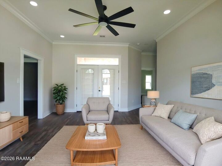 Property Photo:  422 E Magnolia Street  LA 70510 