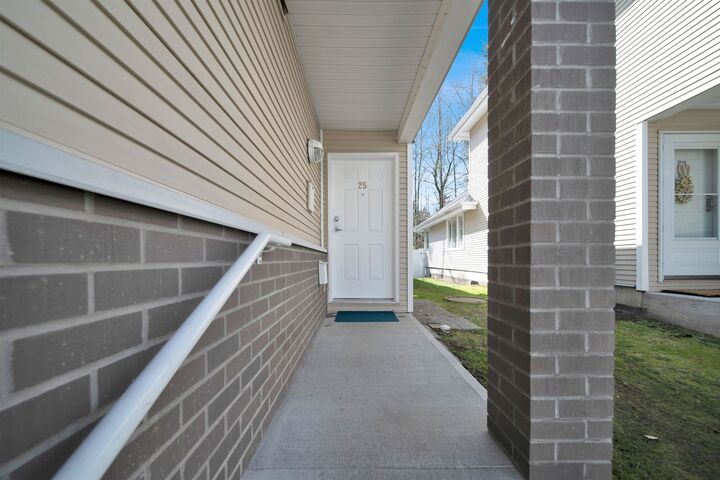Property Photo: 13918 58 Avenue 25 BC V3X 3N8