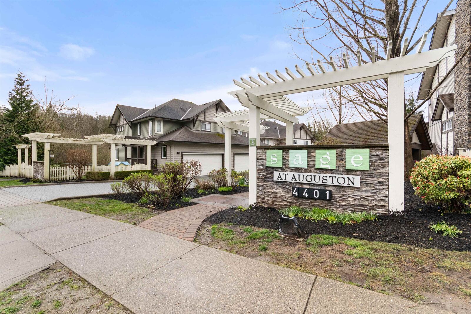 Property Photo: 4401 Blauson Boulevard 33 BC V3G 0A4
