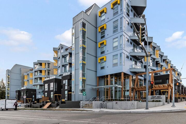 Property Photo: 32828 Landeau Place 10 BC V2S 0M4