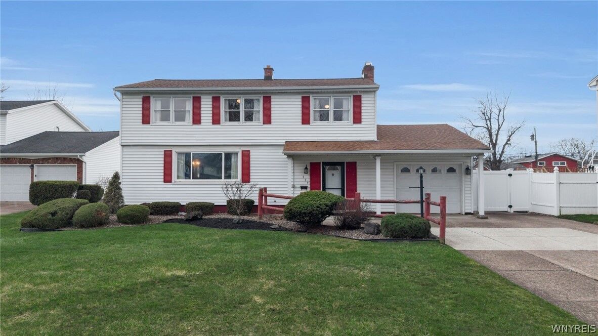 Property Photo:  119 Kaymar Drive  NY 14228 