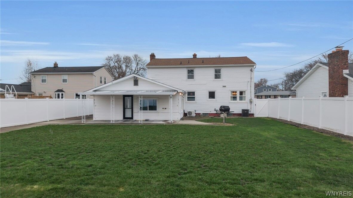 Property Photo:  119 Kaymar Drive  NY 14228 