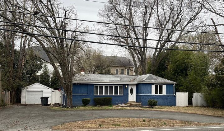 Property Photo:  8106 Fort Hunt Road  VA 22308 