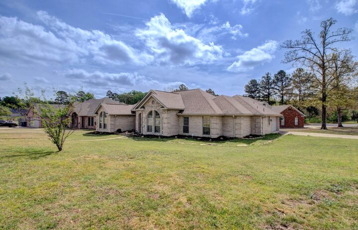 Property Photo: 226 Country Club Parkway AR 72113