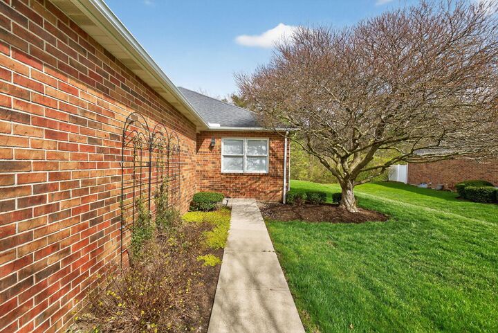 Property Photo: 118 Hanover Court OH 43015