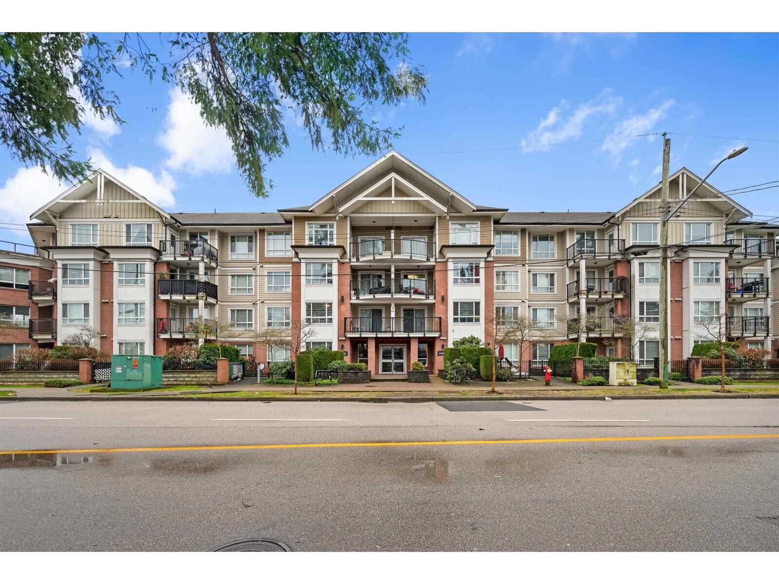 Photo de la propriété:  14960 102A Avenue 307  BC V3R 6A3 