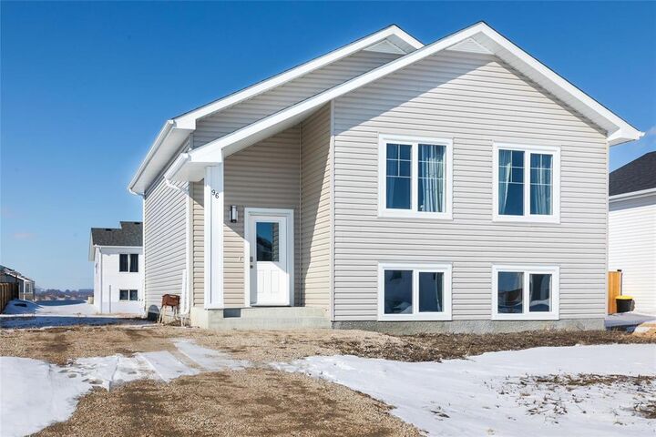 Property Photo:  96 York Crescent  MB R5G 2V4 