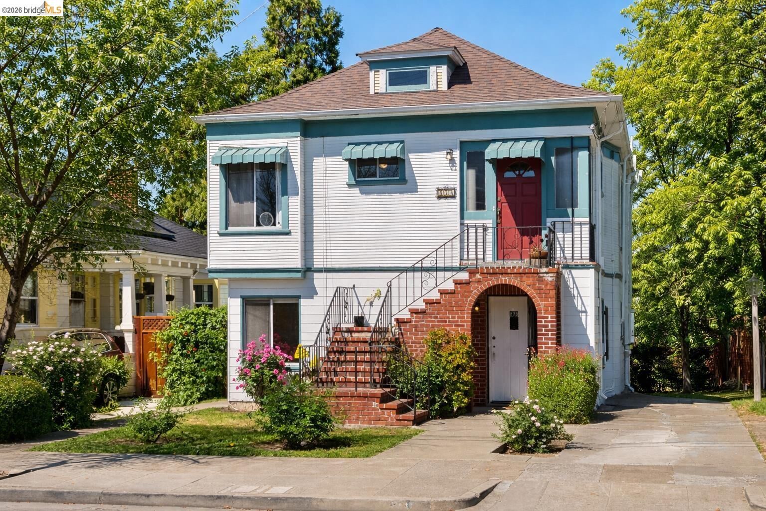 Property Photo:  876-880 52nd St  CA 94608 