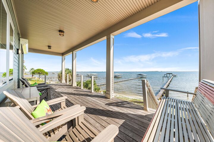 Property Photo:  8944 Windgate Circle  FL 32566 