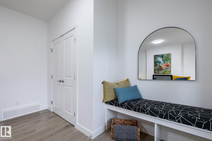 Photo de la propriété:  20818 15A Avenue NW  AB T6M 1K7 